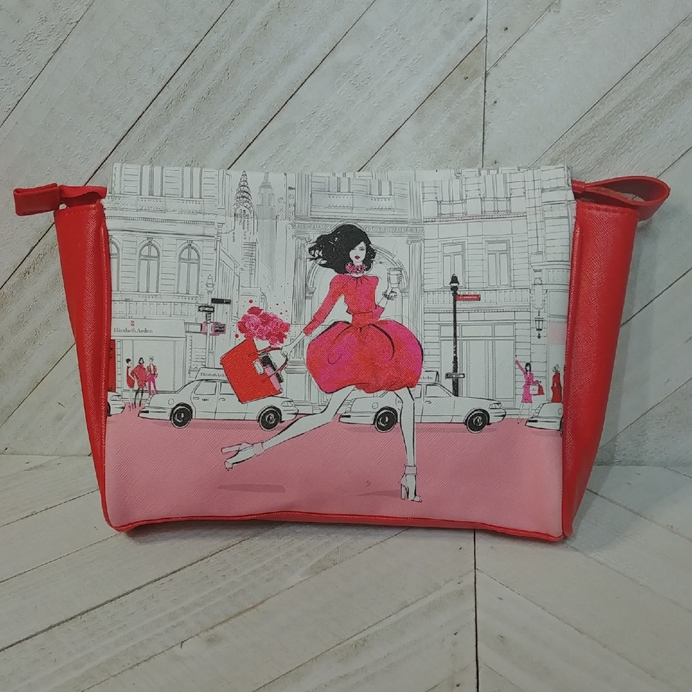 Elizabeth Arden XL Makeup Bag with Woman in a Street Scene